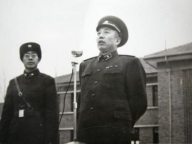 吸着氧气无法站立请一位老友代他投票开元棋牌网站徐海东最后一次参加大会(图2)